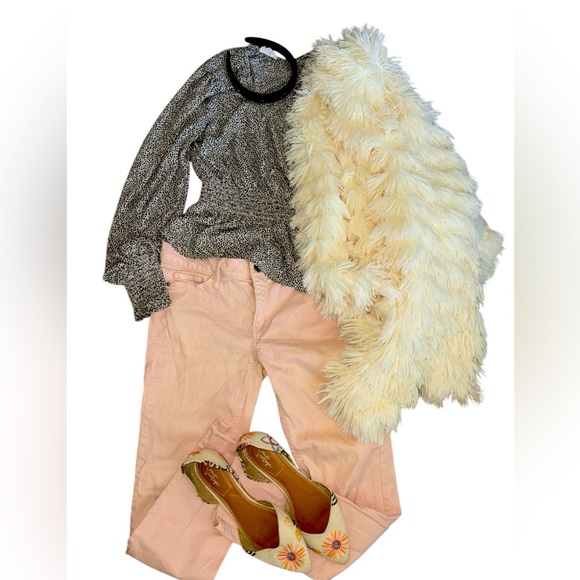 NWOT Stitch Fix Exclusive Styled Box- Everything You See! - Picture 2 of 3